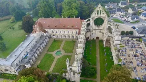 Abbaye de Longpont vu du ciel